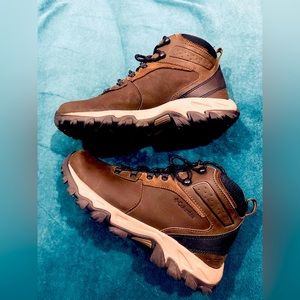 Men’s Waterproof Columbia Hiking Boots Size 9 - New